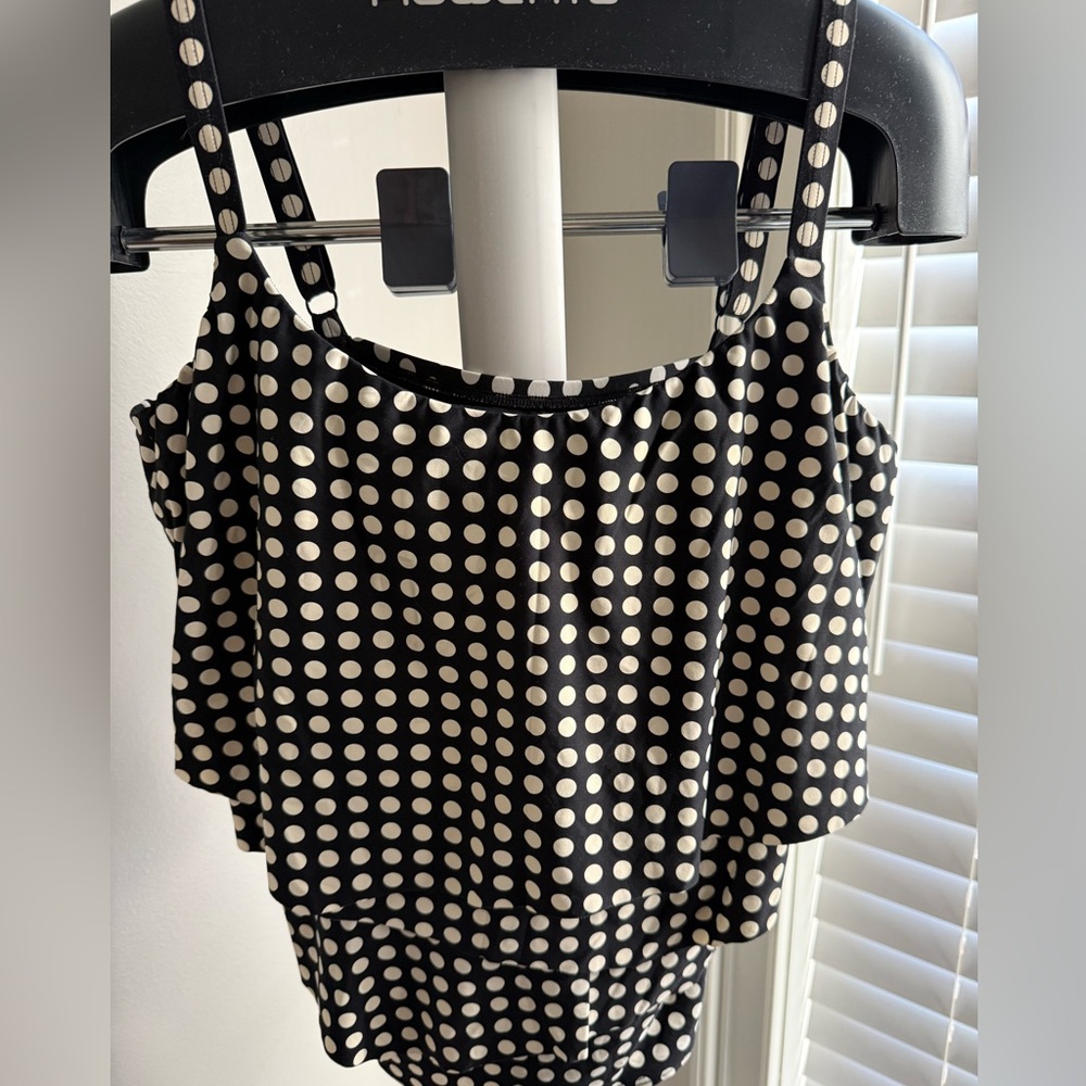 Coco Reef Bra Sized 38 F Tankini Swim Top. Very Good Condition.